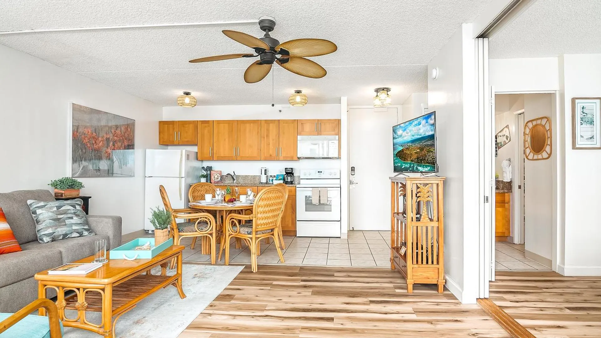 Charming 1Br: Waikiki Banyan, Ocean View + Parking Apartment Honolulu