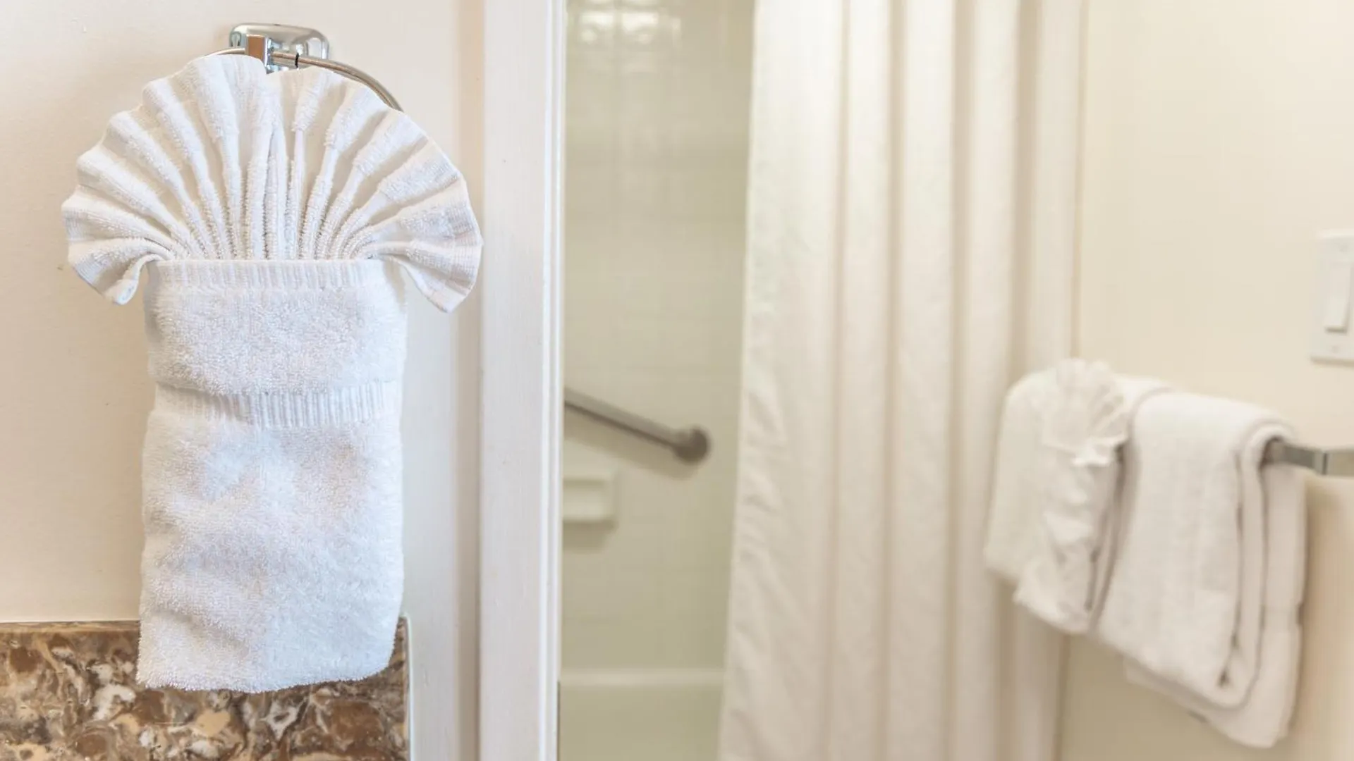 דירות הונולולו Charming 1Br: Waikiki Banyan, Ocean View + Parking